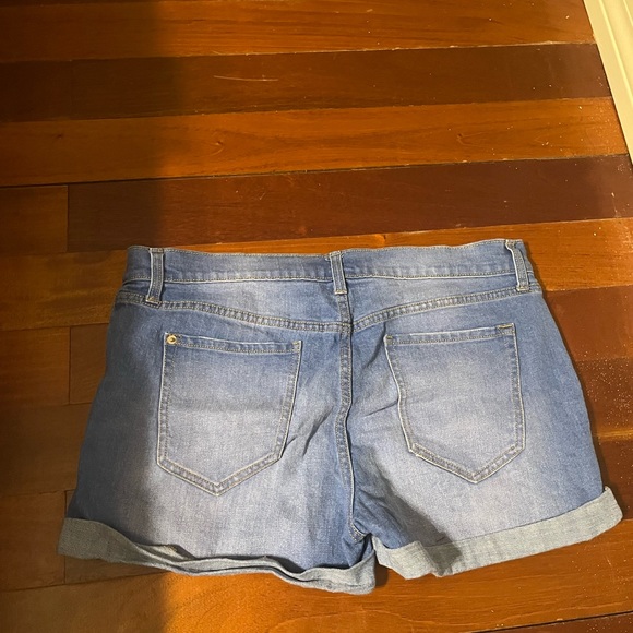 Woman’s blue Jean capris - Picture 2 of 3